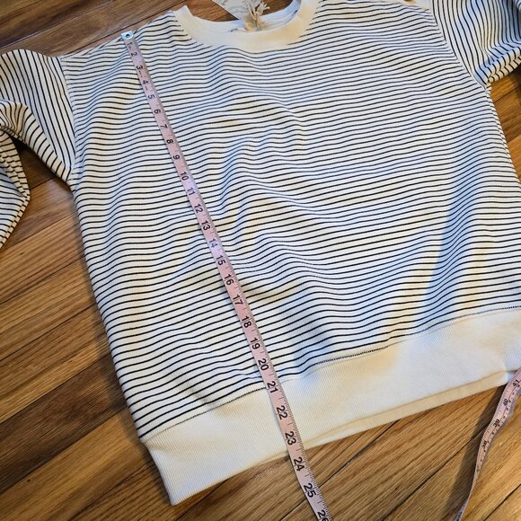 Hem & Thread Lightweight Sweatshirt top, Gold Buttons Black/ White, small, NWT - Picture 3 of 7